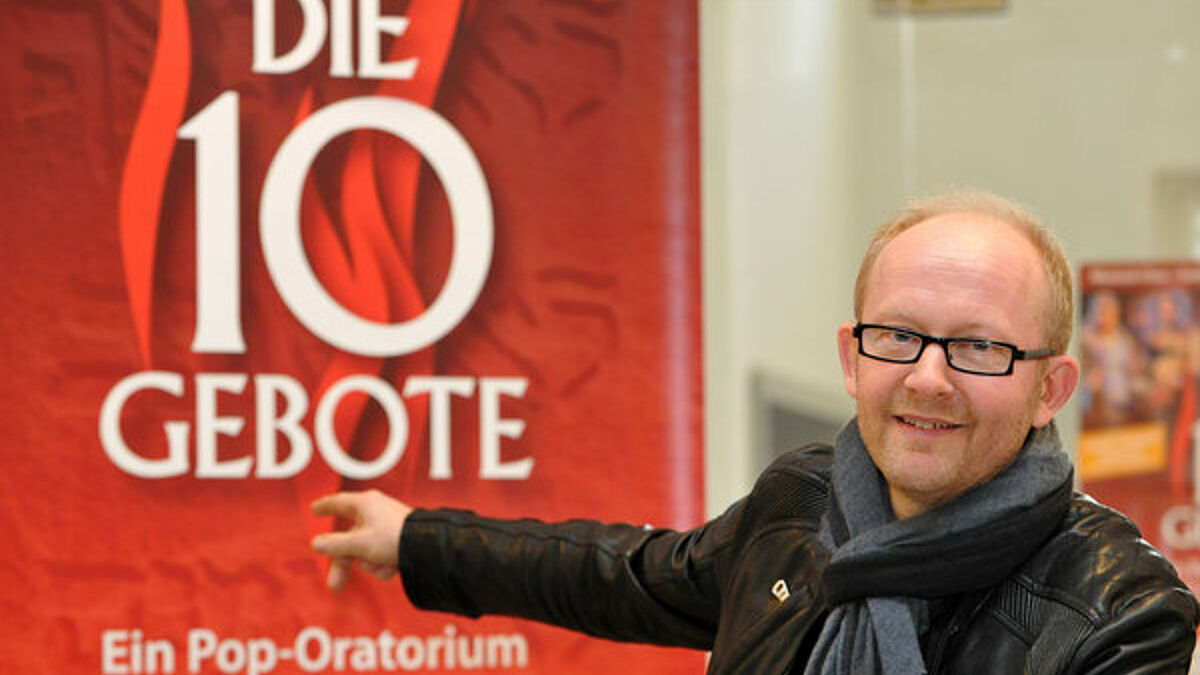 Pop-Oratorium "Die 10 Gebote": Das Musical von Michael Kunze und Dieter Falk (im Bild) erzählt die Geschichte der Flucht von Moses aus Ägypten.