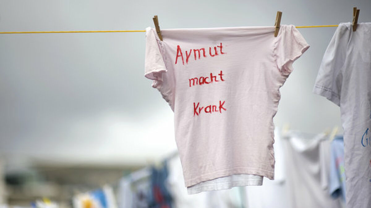 Leiser Protest: Armut macht krank. Die Diakonie will jetzt mit einer bundesweiten Aktionswoche der Schuldnerberatung auf Altersarmut und dringend nötige Präventionsangebote hinweisen