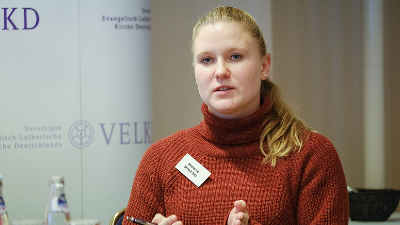 Klimateamerin Melissa Streicher aus der Nordkirche sprach bei der VELKD-Tagung in Magdeburg.