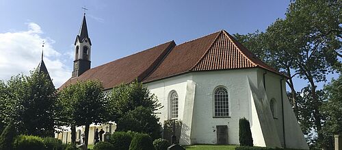 Der Glockenturm der Marienkirche in Hemme wird saniert nordkirche.de