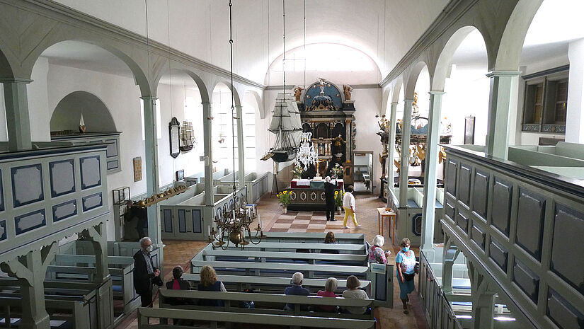 Blick ins Kirchenschiff der Seemannskirche Prerow
