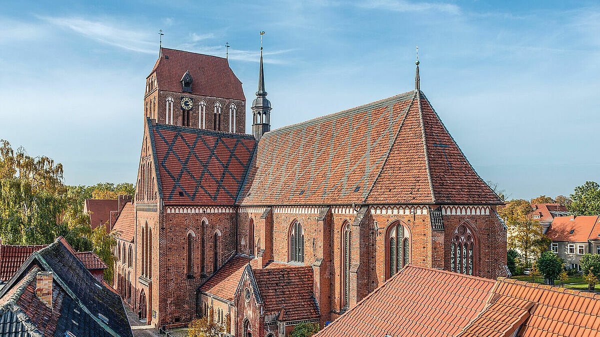 Der Dom zu Güstrow gehört mit zur norddeutschen Backsteingotik und hat eine reiche Ausstattung von der späten Romanik bis in die Neuzeit 