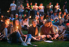 Jugendliche beim Taizé-Gebet (2019)