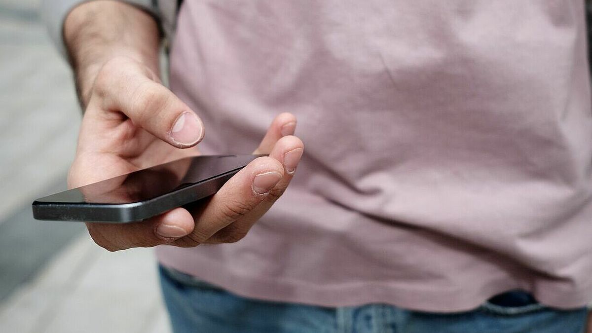 Ab Sonntag können Gottesdienst-Besucher in Kisdorf wählen, ob sie sich weiterhin mit handschriftlichen Zetteln oder per Luca-App registrieren möchten. Die Gemeinde erhofft sich, dass die App-Nutzung die Kontaktdatenerfassung für beide Seiten einfacher macht. 