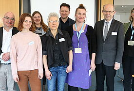 Dr. Stefan Atze (KDA), Clara Trommer (Letzte Generation), Nicole Knudsen (LEE), Dr. Wilko TEifke (Theologischer Referent in der Bischofskanzlei Schleswig), Mareike Schulze (Psychologin), Bischof Gothart Magaard, Maike Lauther-Poh (Evangelische Akademie). 