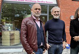 Hinz&Kunzt-Herausgeber und Landespastor Dirk Ahrens, Geschäftsführer Jörn Sturm und Sozialarbeiter Stephan Karrenbauer (von links) bei der Eröffnung des neuen Hinz&Kunzt-Hauses. 