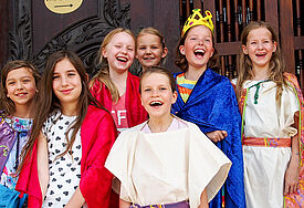 Gute Laune bei den jungen Darstellerinnen des Musicals "David"