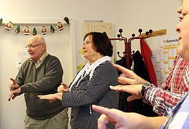 Die „Singenden Hände“ und ihre stillen Lieder Der Gebärdenchor "Singende Hände" probt Weihnachtslieder