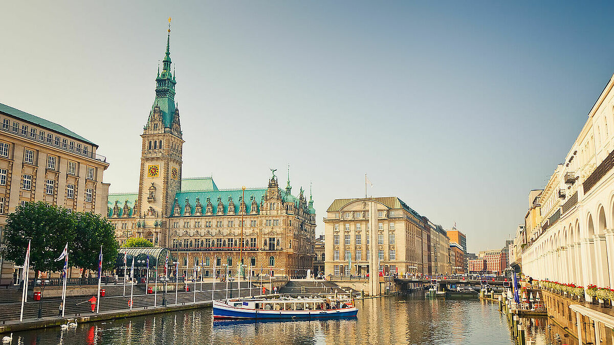 Die Hamburger Rathauspassage unter dem Rathausmarkt soll nun ein Fenster zum Wasser bekommen 