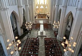 Am zweiten Tag ihres Treffens feierten Dombaumeister aus ganz Europa einen ökumenischen Gottesdienst im Greifswalder Dom St. Nikolai. Die Feier hielten Bischof Tilman Jeremias und sein katholischer Kollege Propst Frank Hofmann.