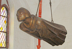 "Der Schwebende" von Ernst Barlach ist eine überlebensgroße Bronzefigur, die Ernst Barlach 1927 als Mahnmal für die Gefallenen des Ersten Weltkriegs geschaffen hat und die später von den Nationalsozialisten zerstört wurde.