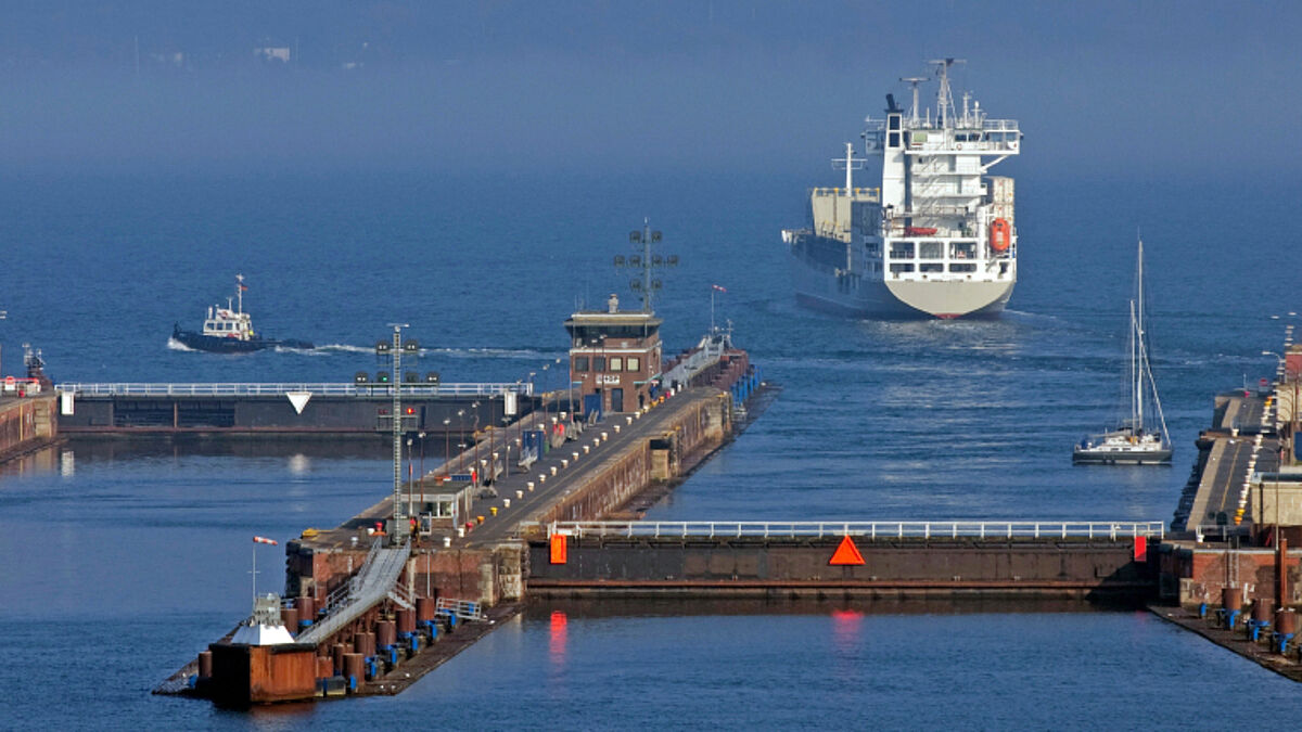 Die Schleuse vom Nord-Ostsee-Kanal in Kiel-Holtenau.