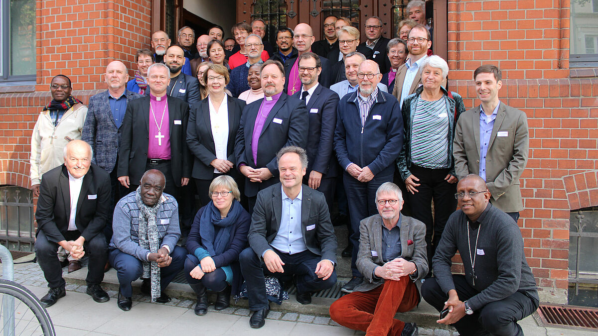Zwei Kirchen rücken zusammen: Der Partnerschaftsvertrag zwischen Nordkirche und rumänischer Kirche ist unterzeichnet.