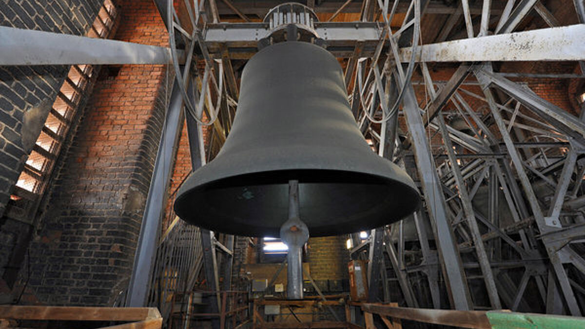 403002 Glocken im Kirchturm (Symbolbild).