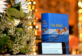 Handy und Bibel – wie passt das zusammen? Darüber berät die EKD-Synode