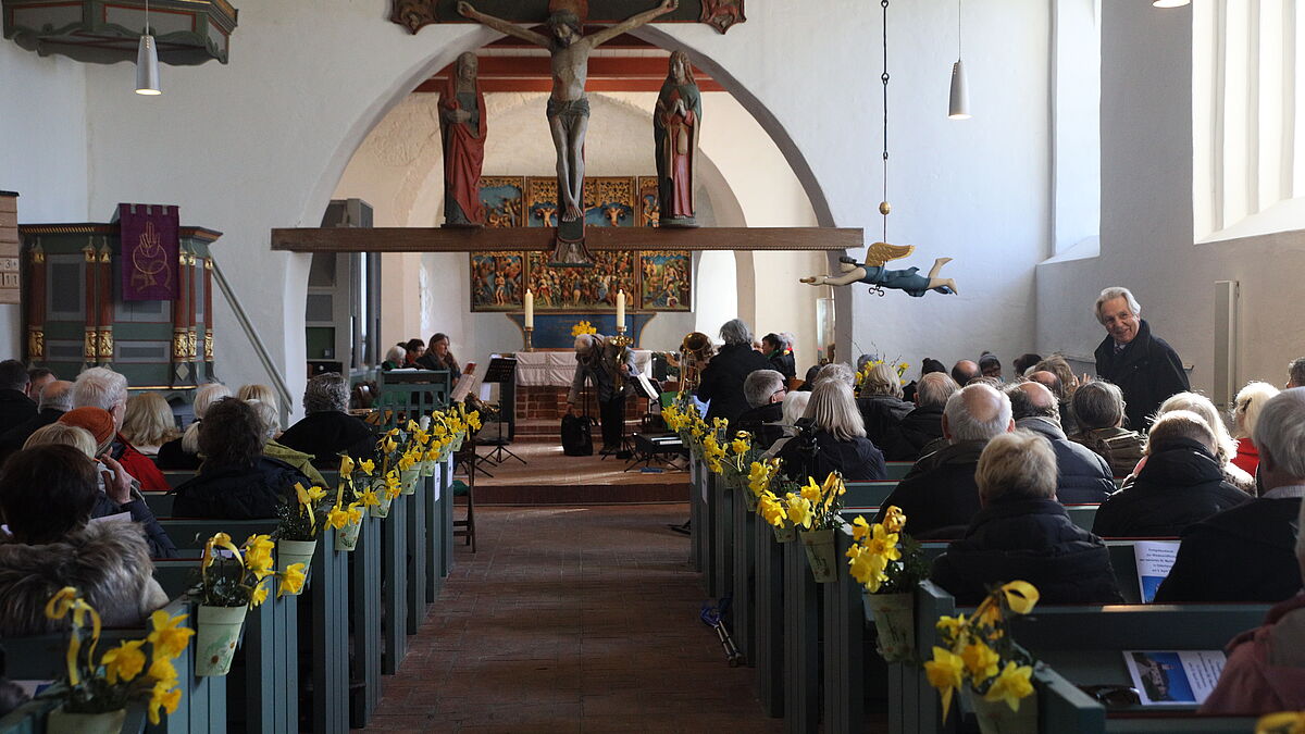 Die St. Martin-Kirche in Osterhever wurde als erste fertig, insgesamt müssen16 historische Kirchen auf Eiderstedt saniert werden.