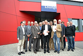 Mit der Deutschen Seemannsmission Rostock ist nun auch der jüngste Verein offizieller Vertragspartner der Nordkirche. Der Vertrag zwischen der Nordkirche und den sechs Deutschen Seemannsmissionen Hamburg-Altona, Hamburg-Harburg, Kiel, Lübeck, Westküste und Rostock hält fest, dass der durch die selbstständigen Vereine geleistete Dienst an den Seeleuten „Lebens- und Wesensäußerung“ der Kirche ist. Ein weiterer wichtiger Eckpunkt ist die Verpflichtung der Vereine, das in der Nordkirche geltende Datenschutz- und Mitarbeiterrecht anzuwenden. 