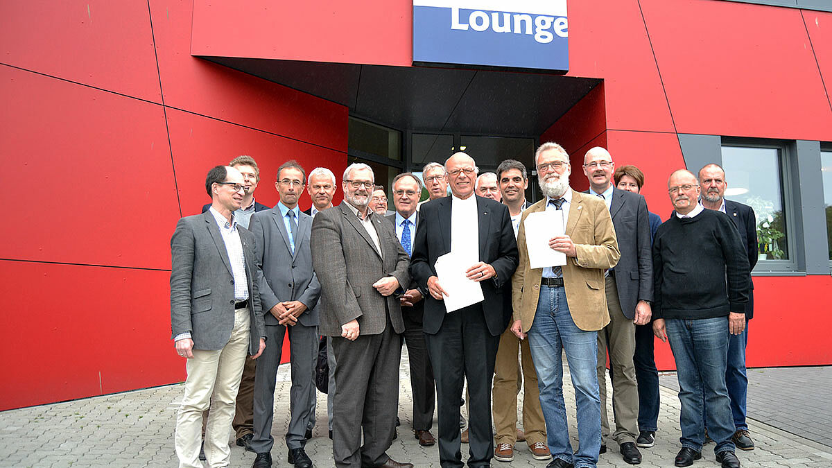 Gerhard Ulrich, Landesbischof der Evangelisch-Lutherischen Kirche in Norddeutschland (Nordkirche), hat am 20. Mai 2016 gemeinsam mit Vertretern der sechs Deutschen Seemannsmissionen Hamburg-Altona, Hamburg-Harburg, Kiel, Lübeck, Westküste und Rostock den ersten gemeinsamen Vertrag nach Gründung der Nordkirche Pfingsten 2012 unterzeichnet. Der Vertrag gehört zu den rechtlichen Grundlagen, die im Rahmen der Fusion der früheren evangelischen Landeskirchen Mecklenburgs, Nordelbiens und Pommerns vereinheitlicht werden.  