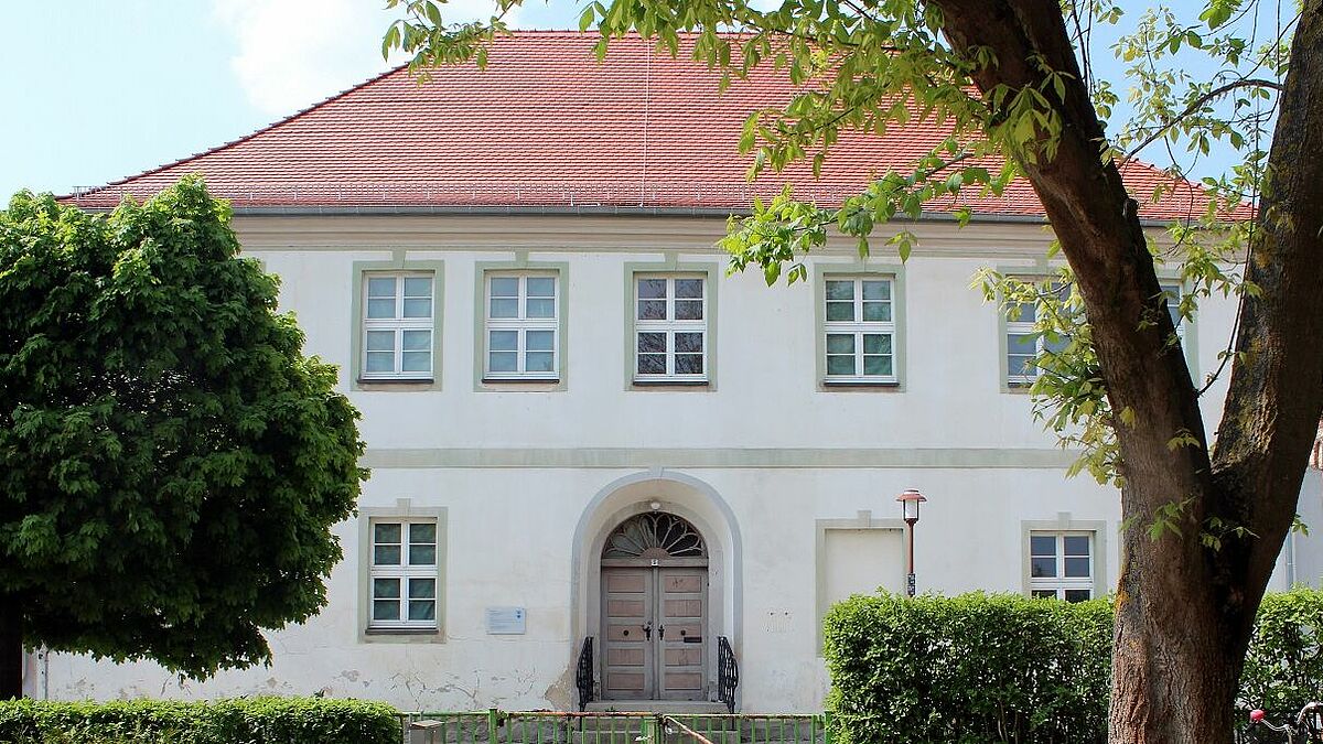 Im ehemaligen Jagdschloss der pommerschen Herzöge befindet sich heute der Sitz der Propstei Pasewalk. Die Dach- und Innensanierung ist bereits abgeschlossen, die Sanierung der Fassade steht kurz bevor. 