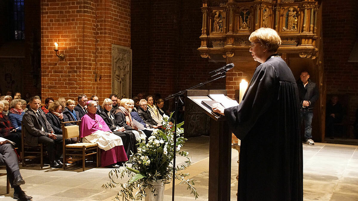 Landesbischöfin Kristina Kühnbaum-Schmidt predigte im Ökumenischen Gottesdienst im Gedenken an die friedliche Revolution und den Fall der Mauer vor 30 Jahren