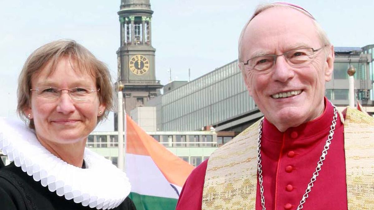 Bischöfin Kirsten Fehrs und Erzbischof Werner Thissen bei einem ökumenischen Gottesdienst zum Hamburger Hafengeburtstag (Mai 2012).