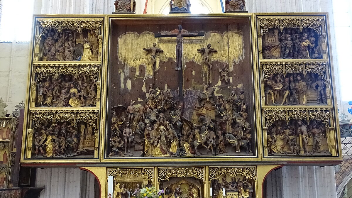 St. Nikolai besitzt eine außergewöhnlich umfangreiche Ausstattung vieler Epochen. Hier zu sehen ist  der Hochaltar.