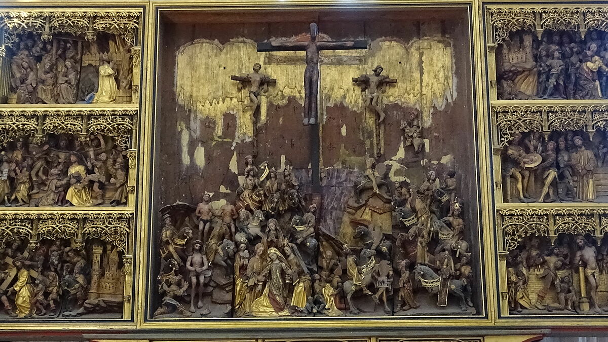 St. Nikolai besitzt eine außergewöhnlich umfangreiche Ausstattung vieler Epochen. Hier zu sehen ist  der Hochaltar.