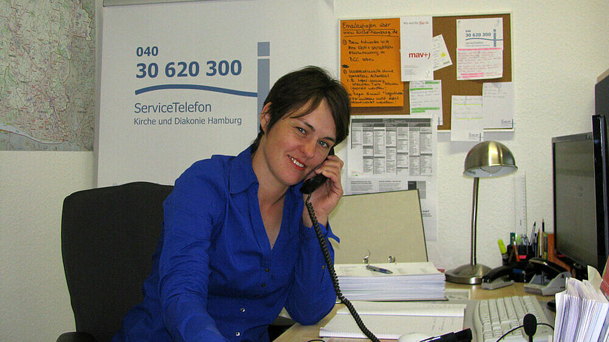 Leiterin des Servicetelefons: Simone Zander.