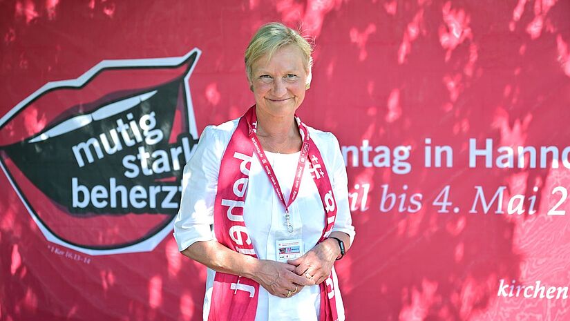 Bischöfin Kirsten Fehrs beim Kirchentag in Hannover 2025. "Mutig, stark, beherzt" lautete das Motto.