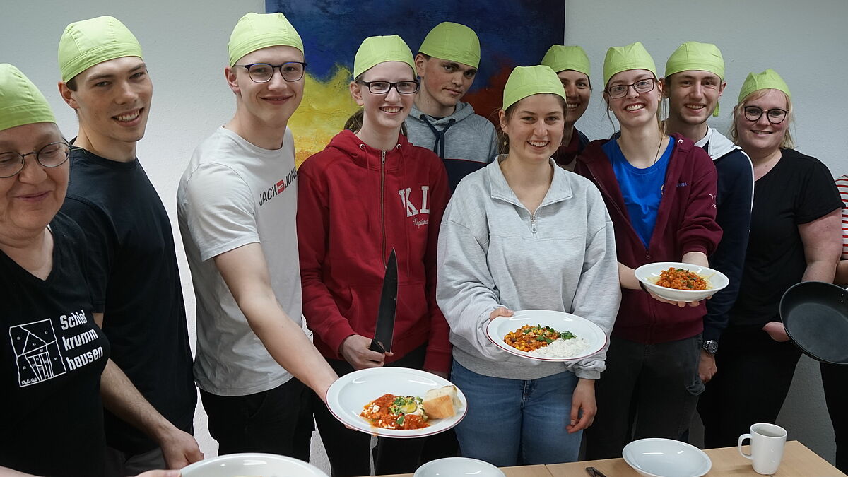 Bei der Klimalotsen-Schulung lernen die Teilnehmenden etwa vegetarisch zu kochen. Denn auch unsere Ernährung hat einen Einfluss auf unsere Emissionen. 