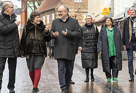Bischof Gothart Magaard, Nordkirche, Bischöfin Marianne Christiansen und Bischof Elof Westergaard, dänische Folkekirke, predigen am 9. Februar gemeinsam in Apenrade. Foto: T. Riediger