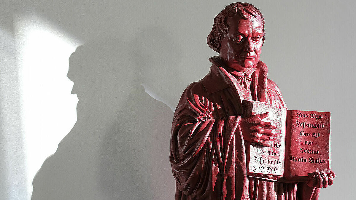 Die Figur des Künstlers Ottmar Hörl erinnert an den Reformator Martin Luther - vielleicht bald auch ein Feiertag?
