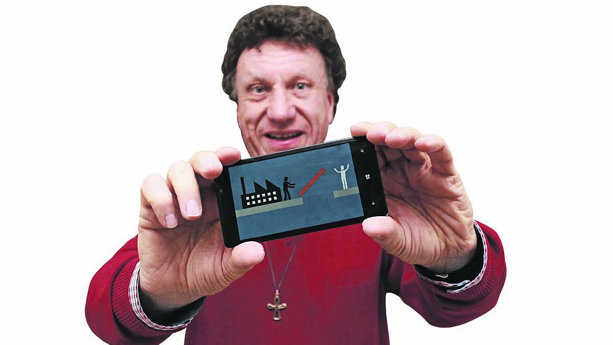 Pastor Gunnar Urbach stellt das Logo der Job-App auf seinem Handy vor