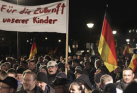 Bischof Magaard in Sorge wegen Pegida-Demonstrationen Pegida-Demonstration am vergangenen Montag in Dresden – Bischof Magaard ist besorgt