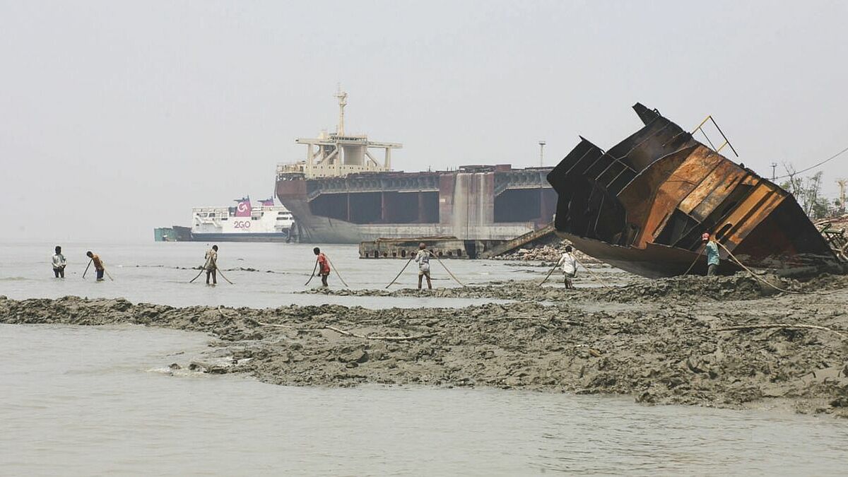 Bild aus der Fotodokumentation "Chittagong - Schlachthof der Schiffe"