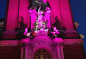 Der Hamburger Michel - in Pink erleuchtet zum Weltmädchentag am 11. Oktober