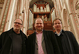 Hans-Martin Petersen, Johannes Unger und Arvid Gast stellen die Buxtehude-Tage 2014 vor und informierten über das Internationale Orgelsymposium. (von links)
