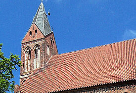Das Dach der Kirche muss repariert werden