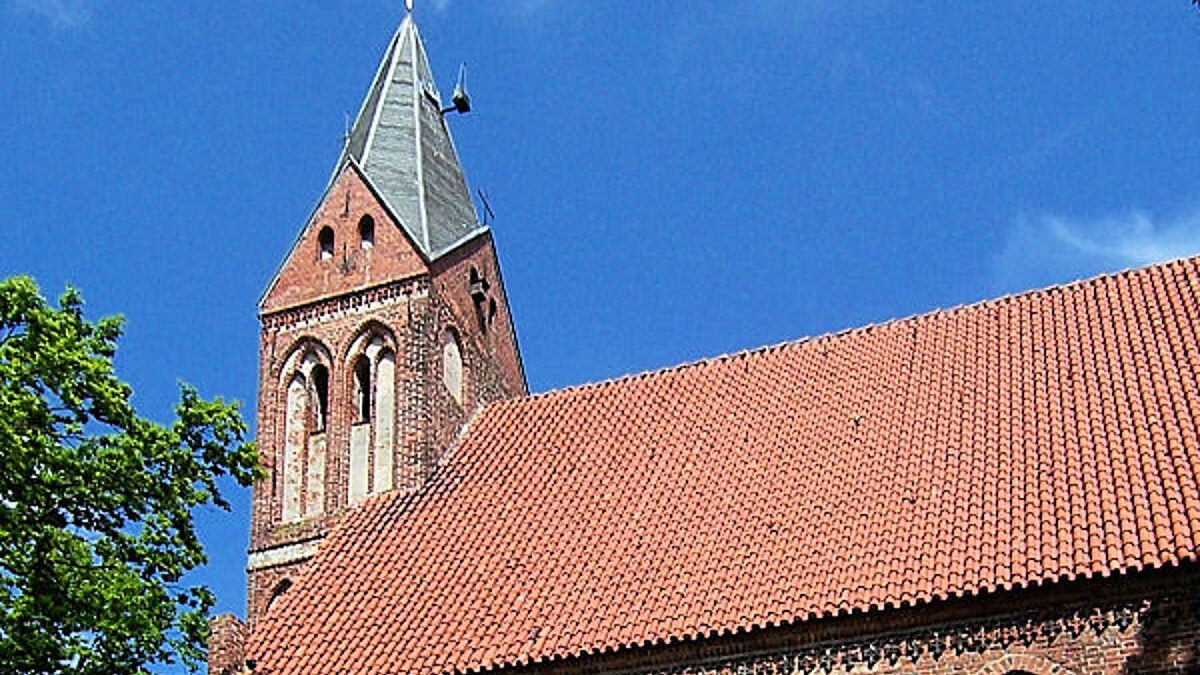 Das Dach der Kirche muss repariert werden