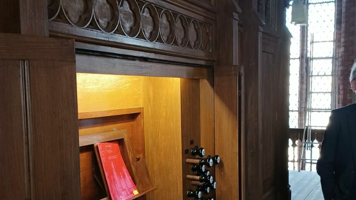 Das wertvolle Instrument erklingt wieder. Das dürfte nicht nur Organist Elmar Roetz erfreuen, sondern auch die Gottesdienstbesucher der Johanniskirche zu Dömitz. 