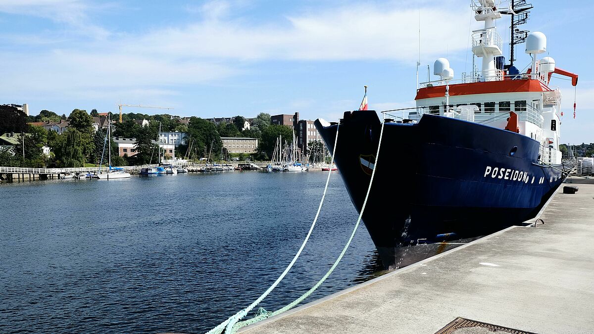 Das Forschungsschiff "Poseidon" soll Ende Januar in einem Gebotsverfahren verkauft werden. 