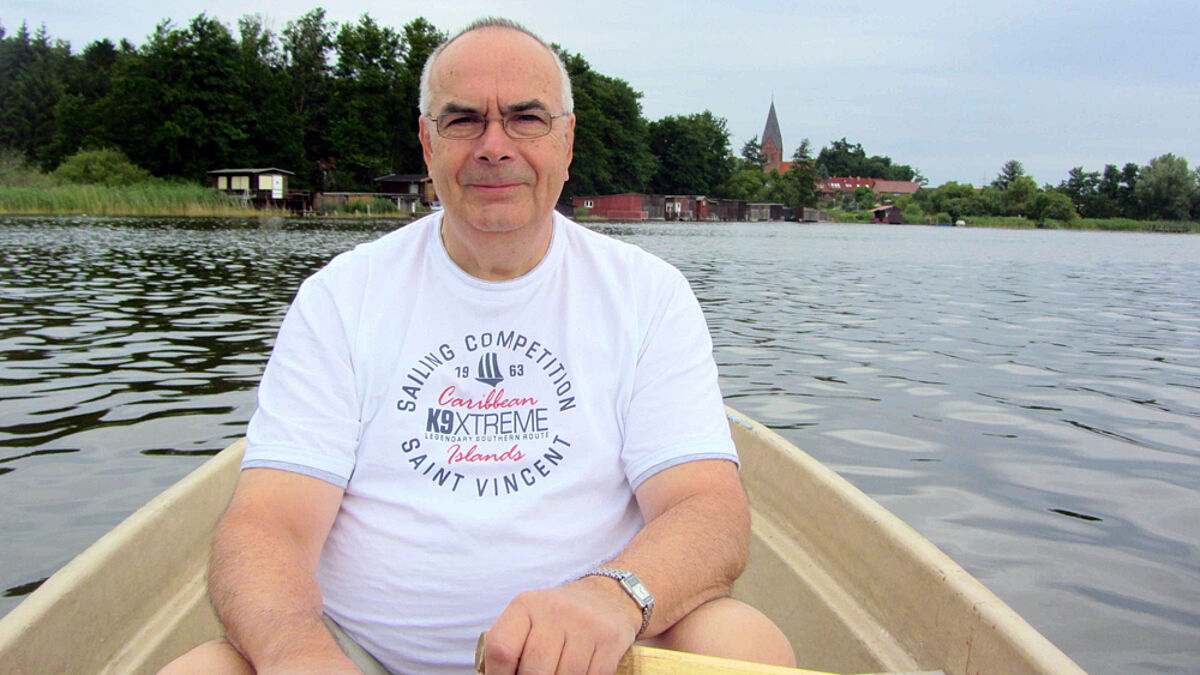 Der pensionierte Pastor Werner Prieß vertritt Kollegen in Mecklenburg-Vorpommern, findet aber auch Zeit für eine Ruder-Tour