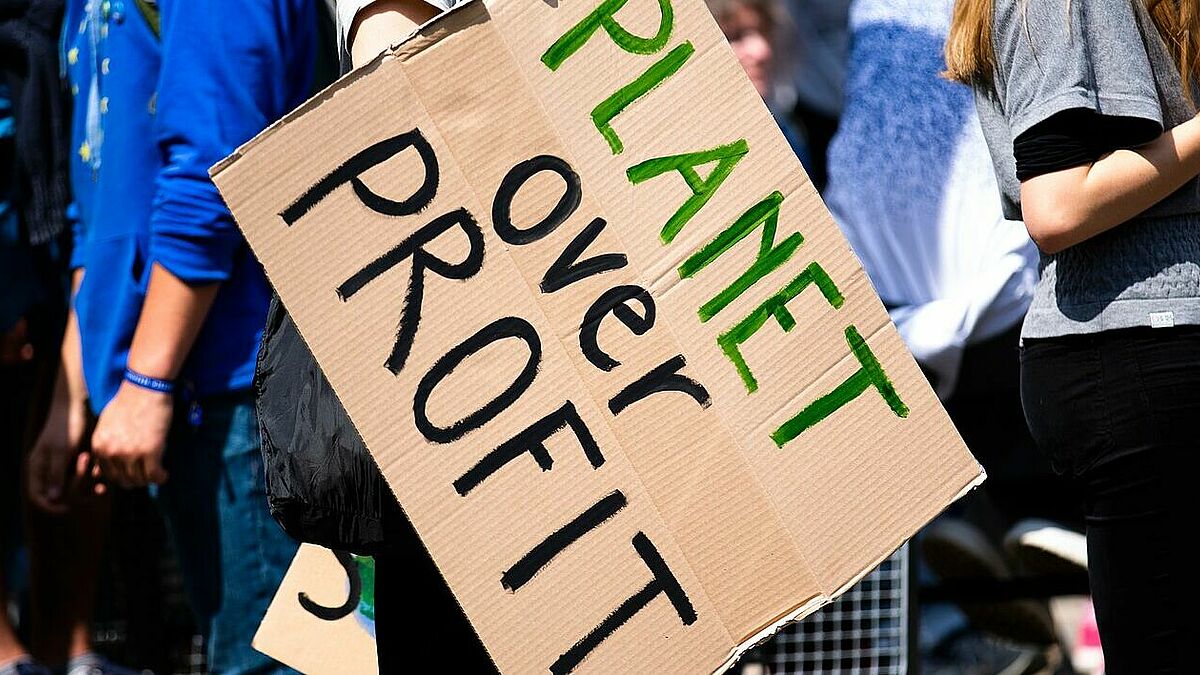 Klare Botschaft: Die Abkehr von fossilen Brennstoffen gibt es nicht zum Nulltarif. Doch unser Planet sollte es uns wert sein, gerettet zu werden. 