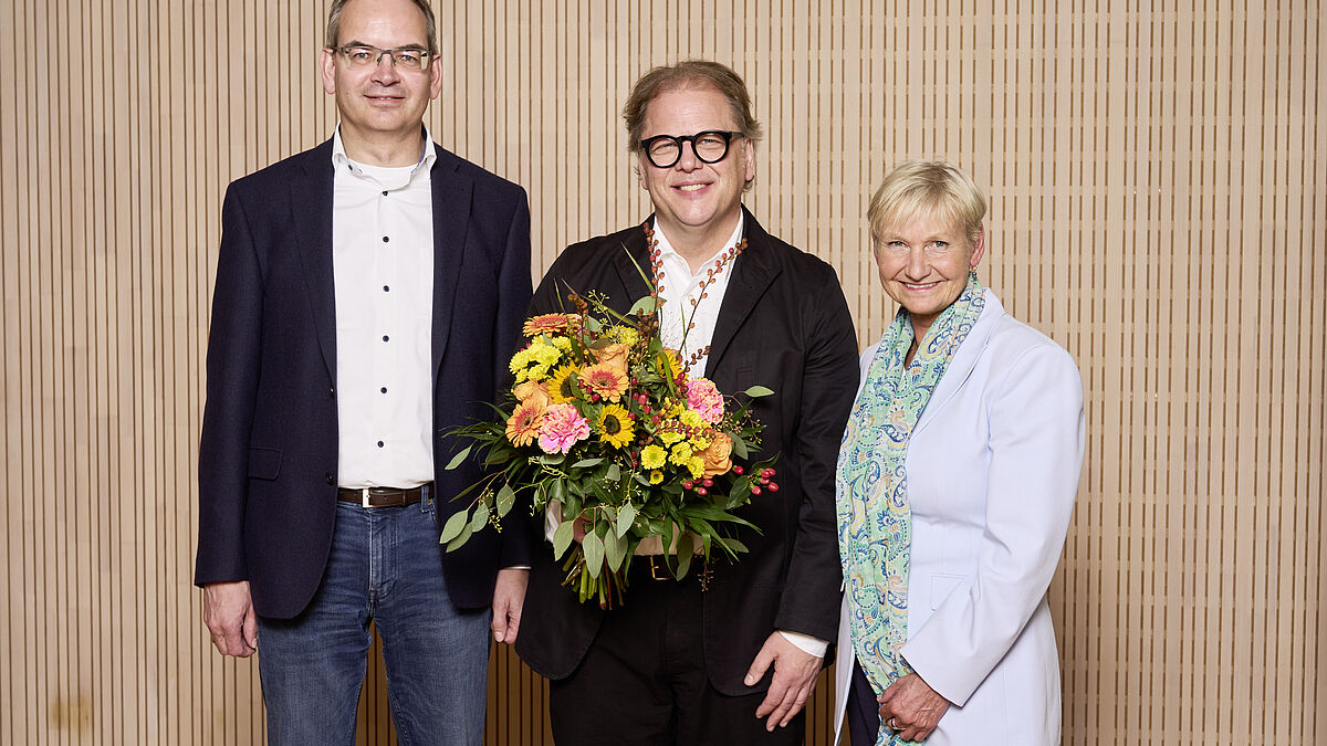 Oliver Kraushaar, Tim Ströver und Bischöfin Kirsten Fehrs (v. l.)