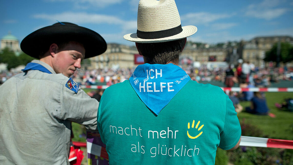 Kirchentagshelfer auf dem Schlossplatz in Stuttgart (Archiv)