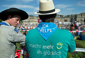 Kirchentagshelfer auf dem Schlossplatz in Stuttgart (Archiv)