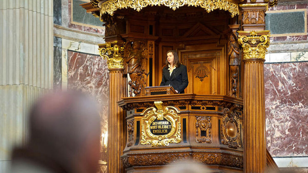 Die Fraktionsvorsitzende der Grünen und Präsidiumsmitglied des Deutschen Evangelischen Kirchentags, Katrin Göring-Eckardt, sprach anlässlich des "KirchentagsSonntag" (24. Januar 2016) im Berliner Dom