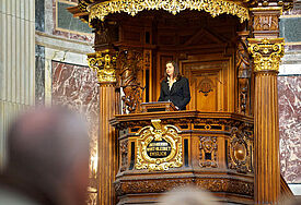 Die Fraktionsvorsitzende der Grünen und Präsidiumsmitglied des Deutschen Evangelischen Kirchentags, Katrin Göring-Eckardt, sprach am Sonntag im Berliner Dom. Anlass für ihre erste Kanzelrede im Berliner Dom war der so genannte "KirchentagsSonntag"