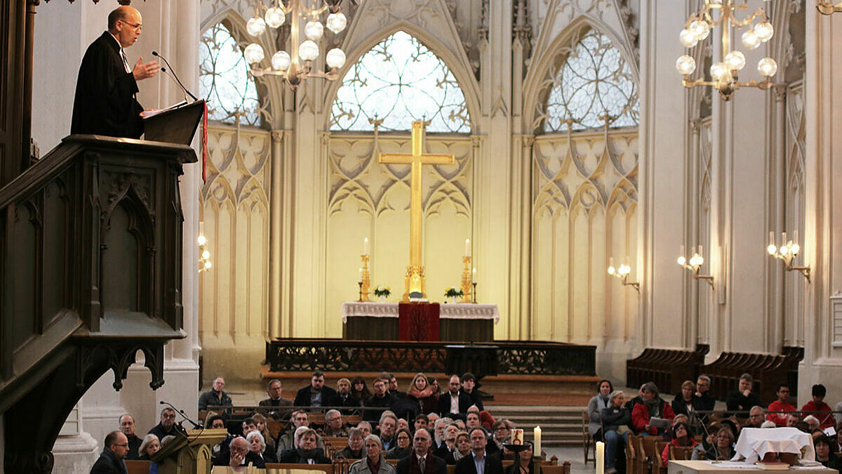 Bischof Gothart Magaard predigte im Synodengottesdienst im Dom zu Greifswald 