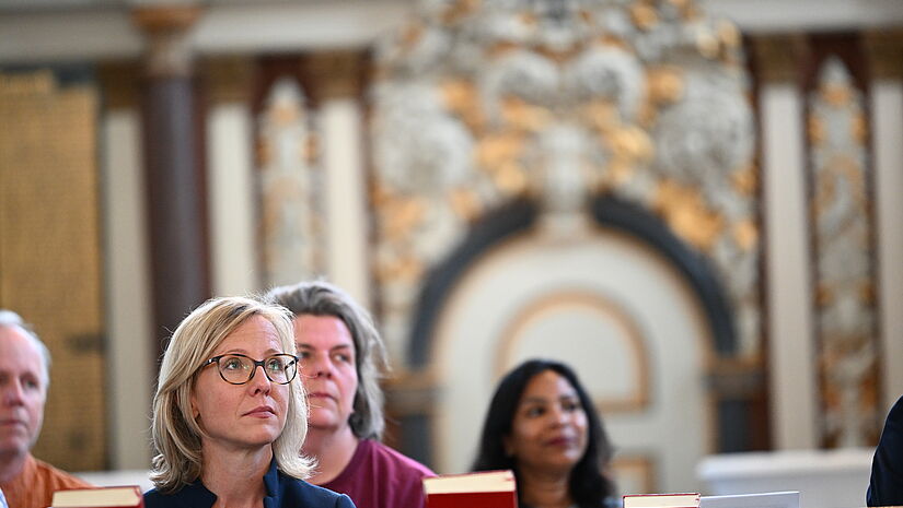 Nora Steen am Wahltag: Sie wird als erste Frau Bischöfin im Sprengel Schleswig und Holstein. Nora Steen in der Rendsburger Kirche